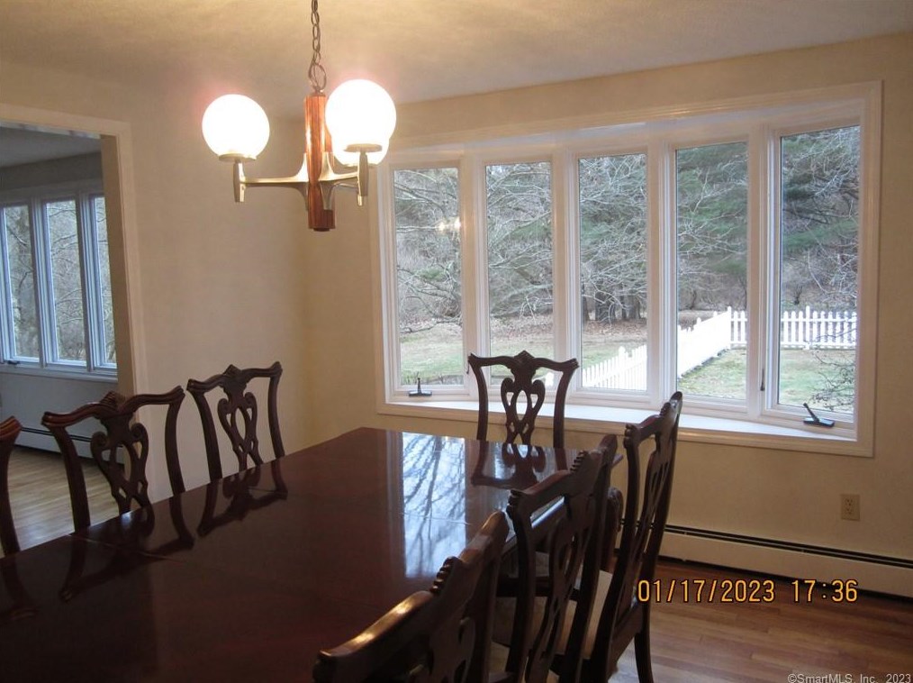 169 Old Farms Rd, Simsbury CT  06092-2122 exterior