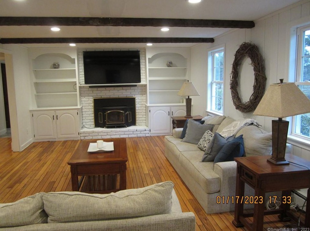 169 Old Farms Rd, Simsbury CT  06092-2122 exterior