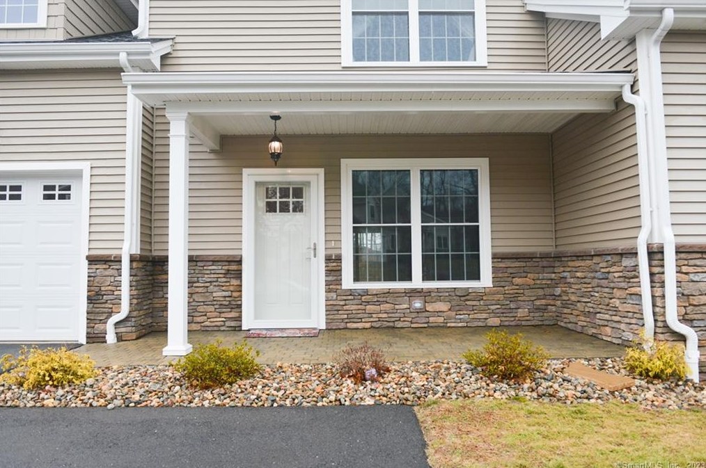 17 Brookview Cir Unit 17, Bristol, CT