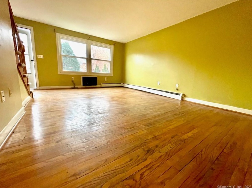 476 Woodbridge St #14, Manchester, CT 06042