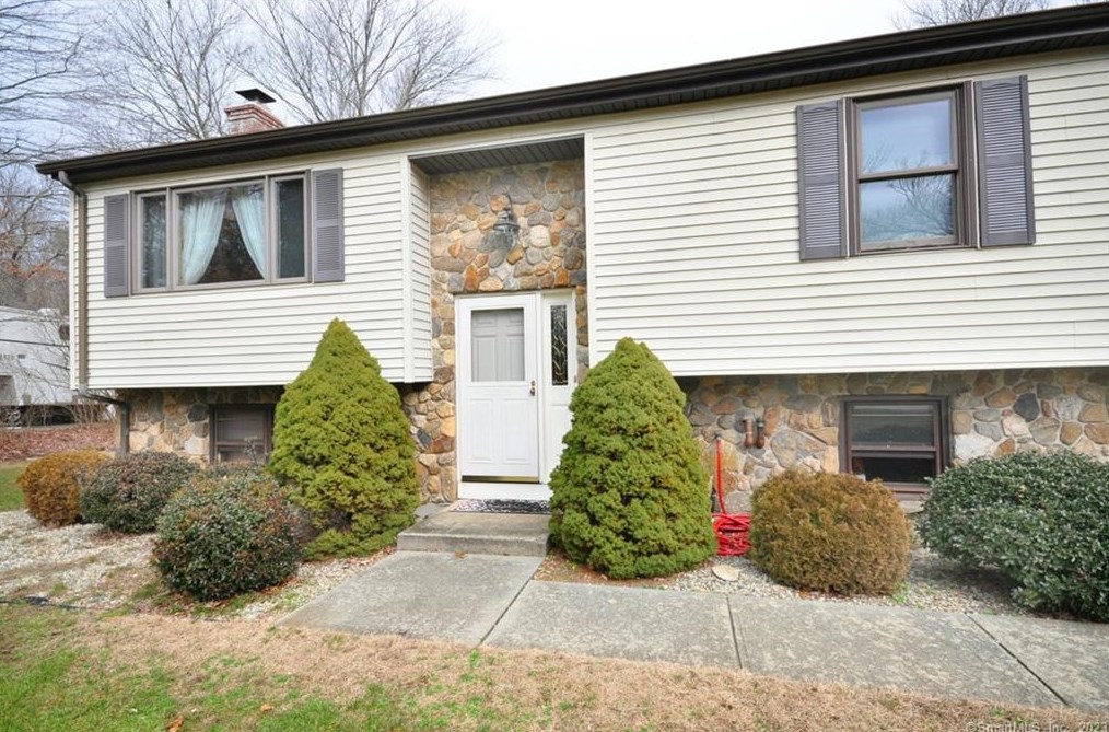 433 Cabin Rd, Colchester, CT 06415-1507