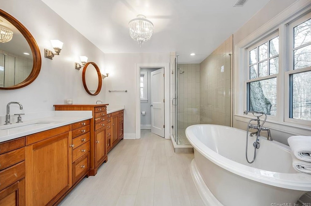 4 Green Acre Ln, Westport CT  06880-5027 exterior