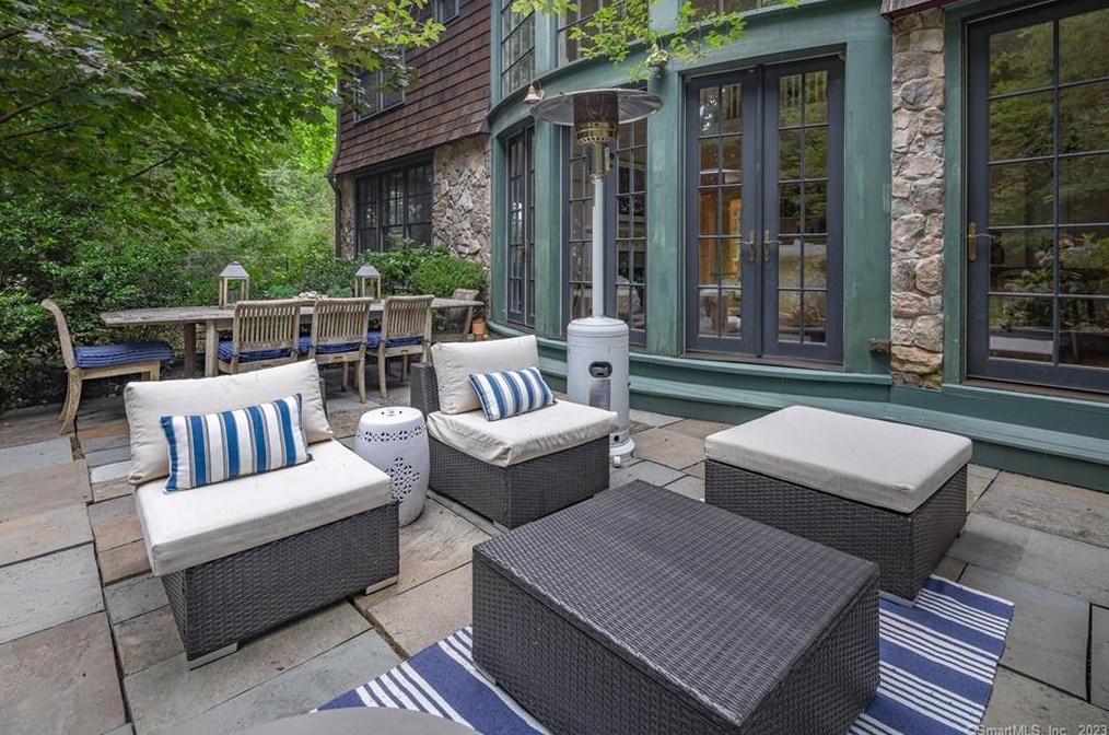 4 Green Acre Ln, Westport CT  06880-5027 exterior