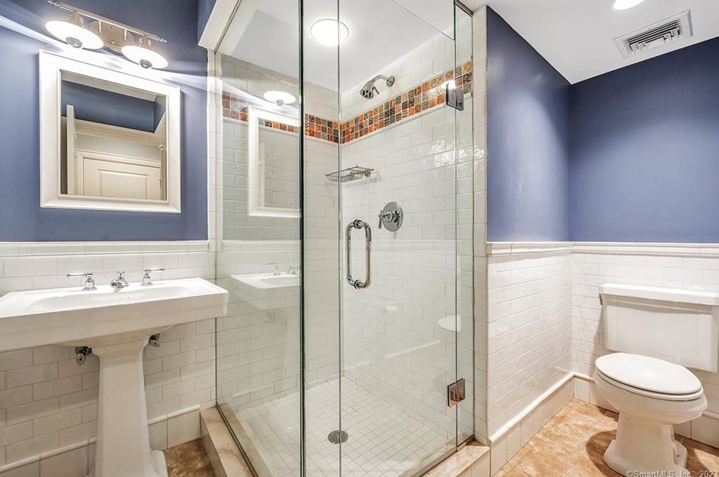 4 Green Acre Ln, Westport CT  06880-5027 exterior