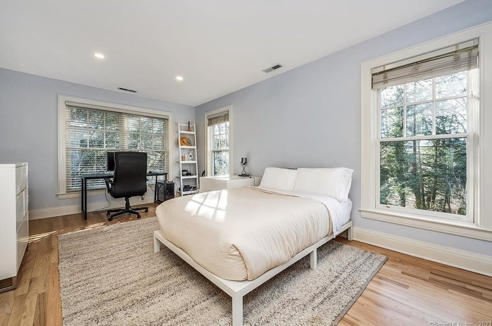 4 Green Acre Ln, Westport CT  06880-5027 exterior
