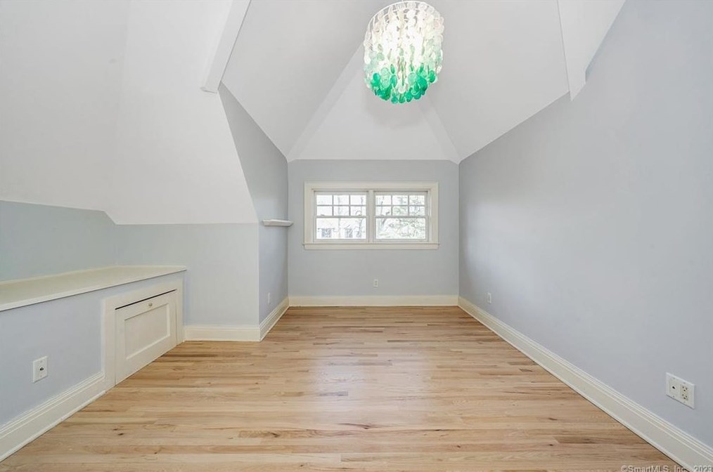 4 Green Acre Ln, Westport CT  06880-5027 exterior