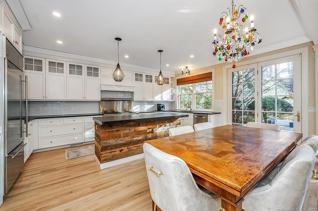 4 Green Acre Ln, Westport CT  06880-5027 exterior