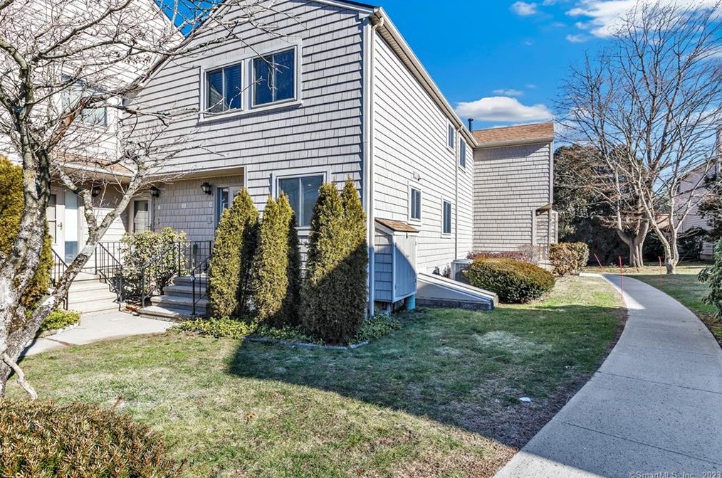 90 Penny Meadow Ln #c, Stratford, CT 06614