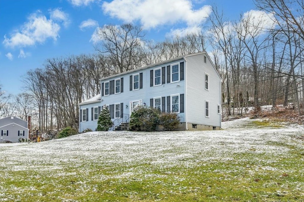 8 Cannonball Dr, Danbury, CT 06810