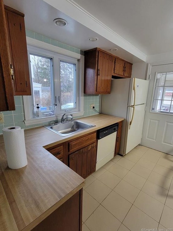 35 Harding St, New Haven CT  06516-7207 exterior