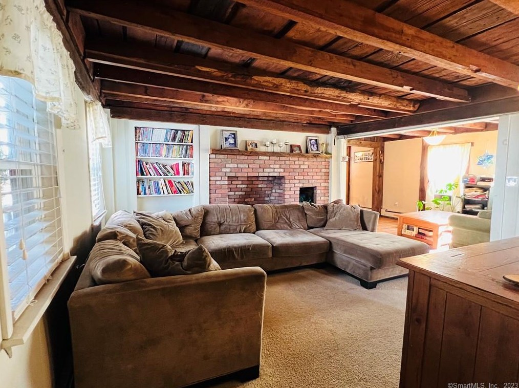 29 Union St, Moosup, CT 06354