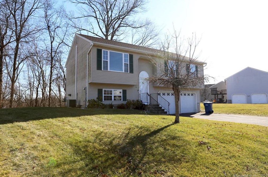 52 Brentwood Ln, Windsor, CT 06095