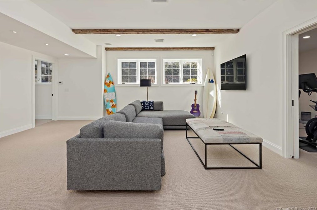 11 Charcoal Hill Rd, Westport CT  06880-1633 exterior