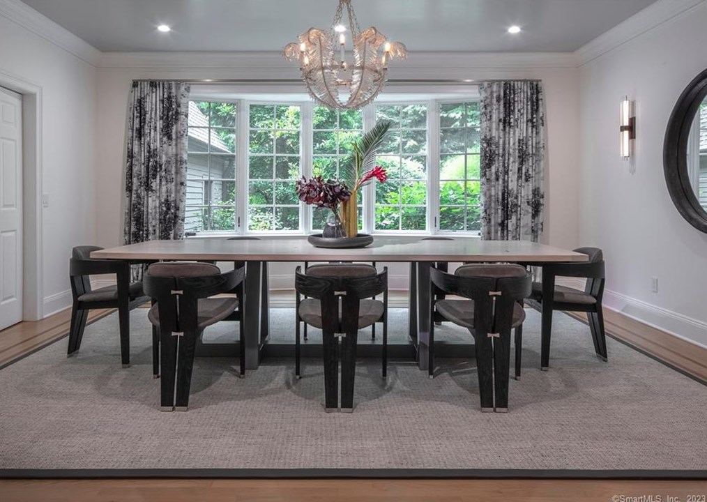 11 Charcoal Hill Rd, Westport CT  06880-1633 exterior