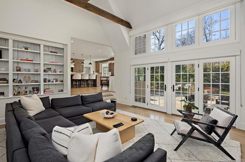 11 Charcoal Hill Rd, Westport CT  06880-1633 exterior