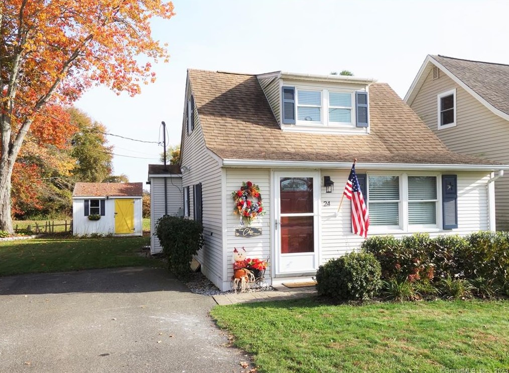 24 Maple Ave, Fenwick CT  06475-2452 exterior