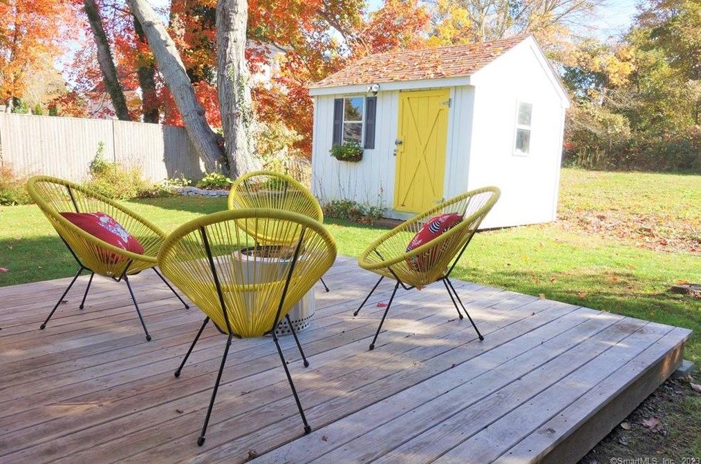 24 Maple Ave, Fenwick CT  06475-2452 exterior
