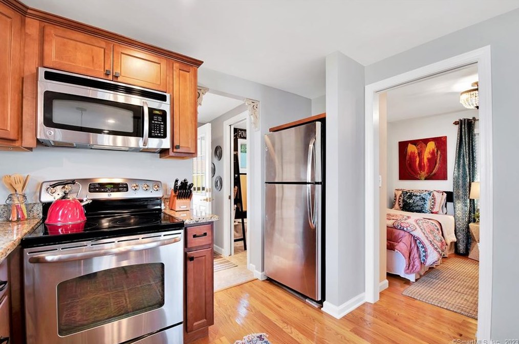 24 Maple Ave, Fenwick CT  06475-2452 exterior