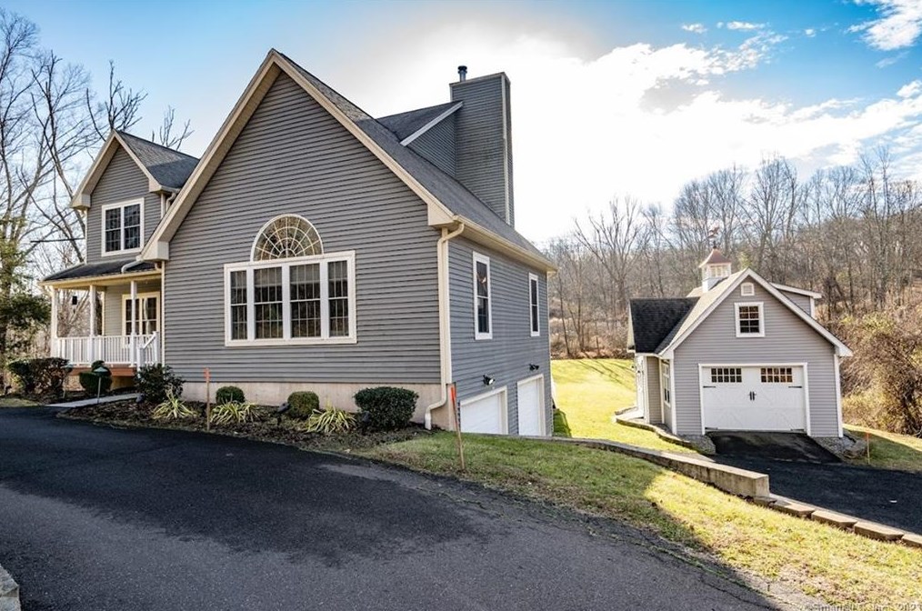 141 Livingston Rd, Middletown, CT 06457