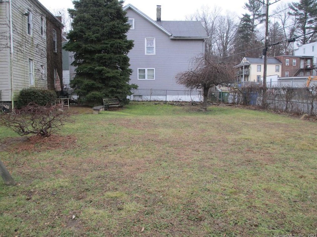 41 Leonard St, Waterbury CT  06708-3516 exterior