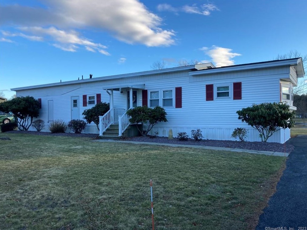 49 Highland Dr, Quinebaug, CT 06262