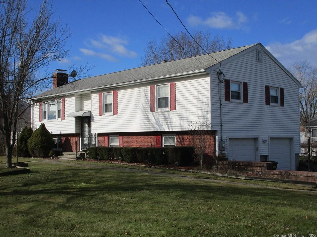 275 Shingle Hill Rd, New Haven, CT 06516 exterior