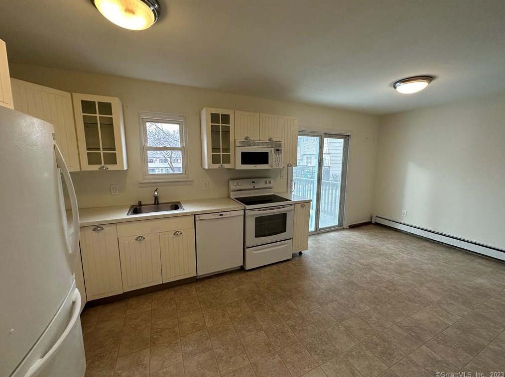 65 Round Tree Dr #4, Union City, CT 06770