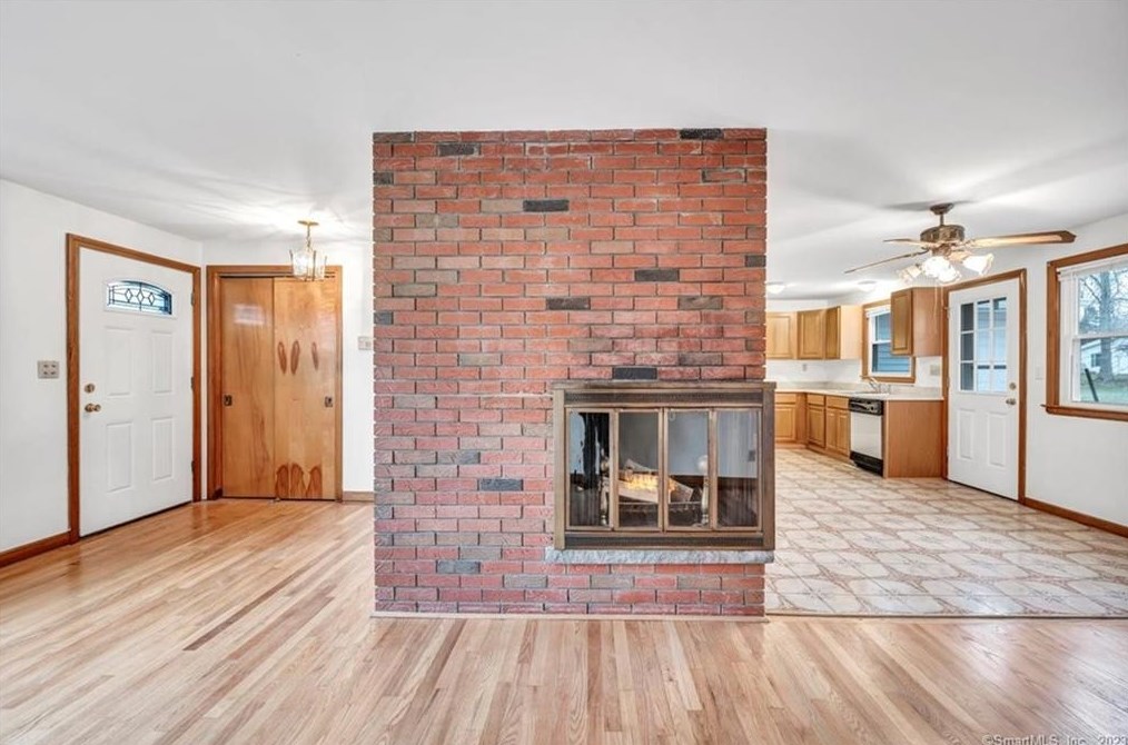 1319 Meriden Ave, Southington, CT 06489