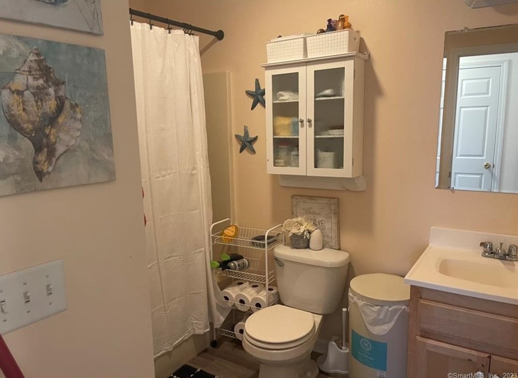18 Broad St, Pawcatuck CT  06379-1927 exterior