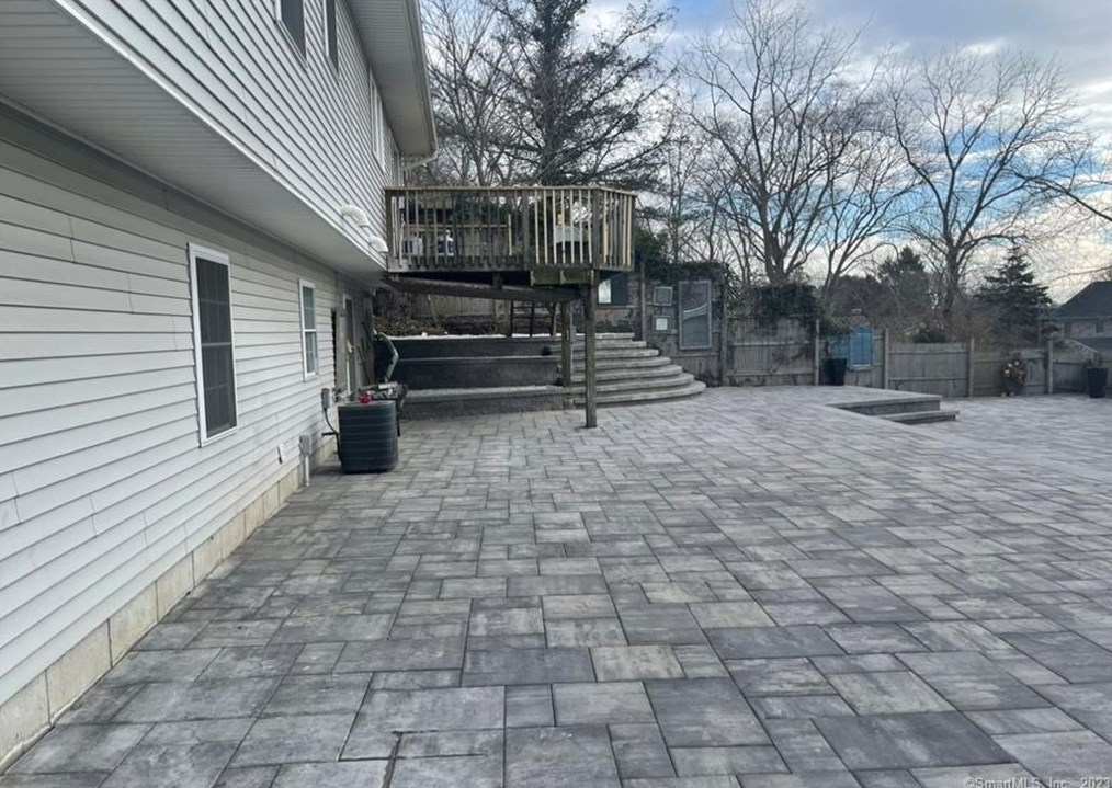 18 Broad St, Pawcatuck CT  06379-1927 exterior