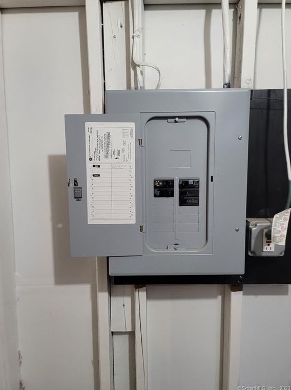 5 Costanzo Ct, New Haven CT  06518-2476 exterior