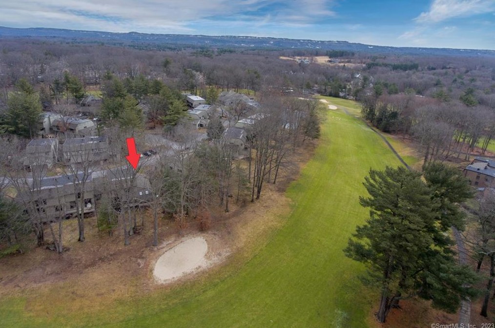36 Applewood Ln, Avon, CT 06001 exterior