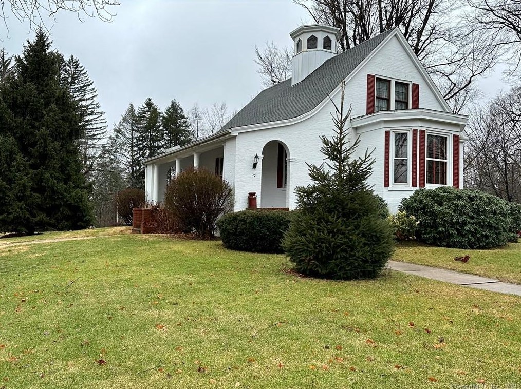 42 Elm St, Windsor Locks, CT 06096