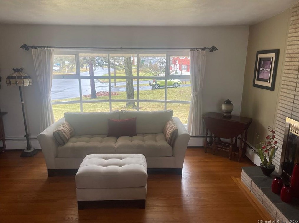 29 Jonathan Cir, Windsor, CT 06095