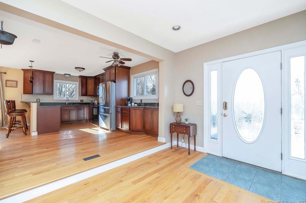 7 Sunset Rd, Ellington, CT 06029