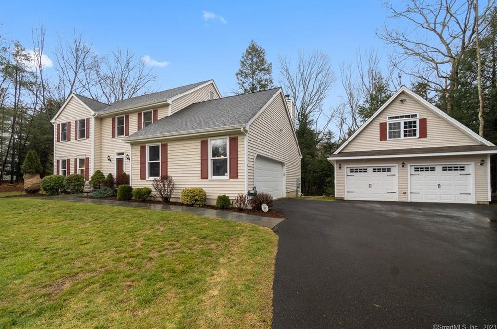 10 Farm Field Ridge Rd, Sandy Hook, CT 06482