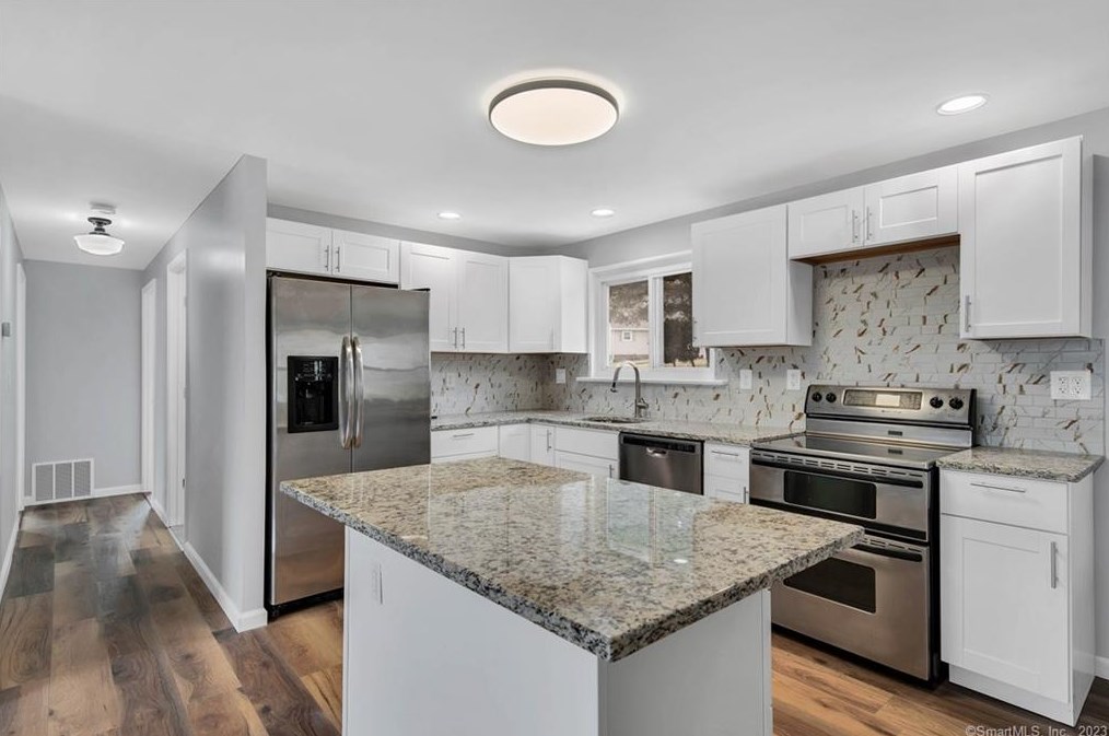 126 Christine Dr, Hartford, CT 06108-2934