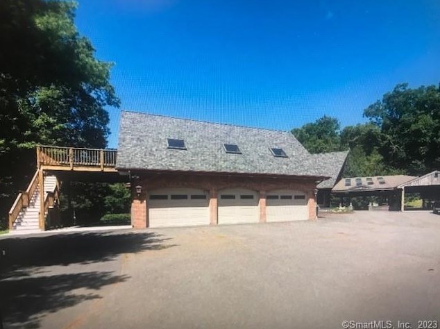 30 Lorraine Dr, Beacon Falls, CT 06403
