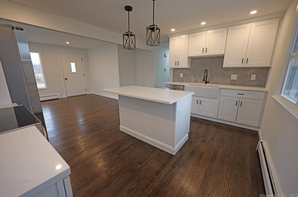 87 Dunham St, Southington, CT 06489