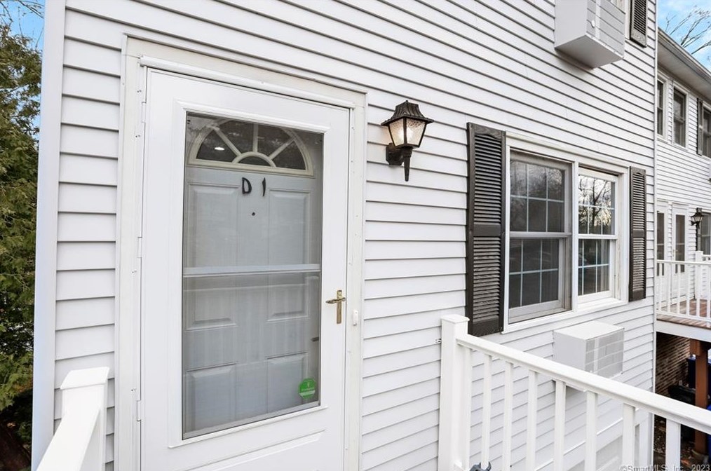 12 Camelot Dr Apt D1, Norwalk, CT 06850