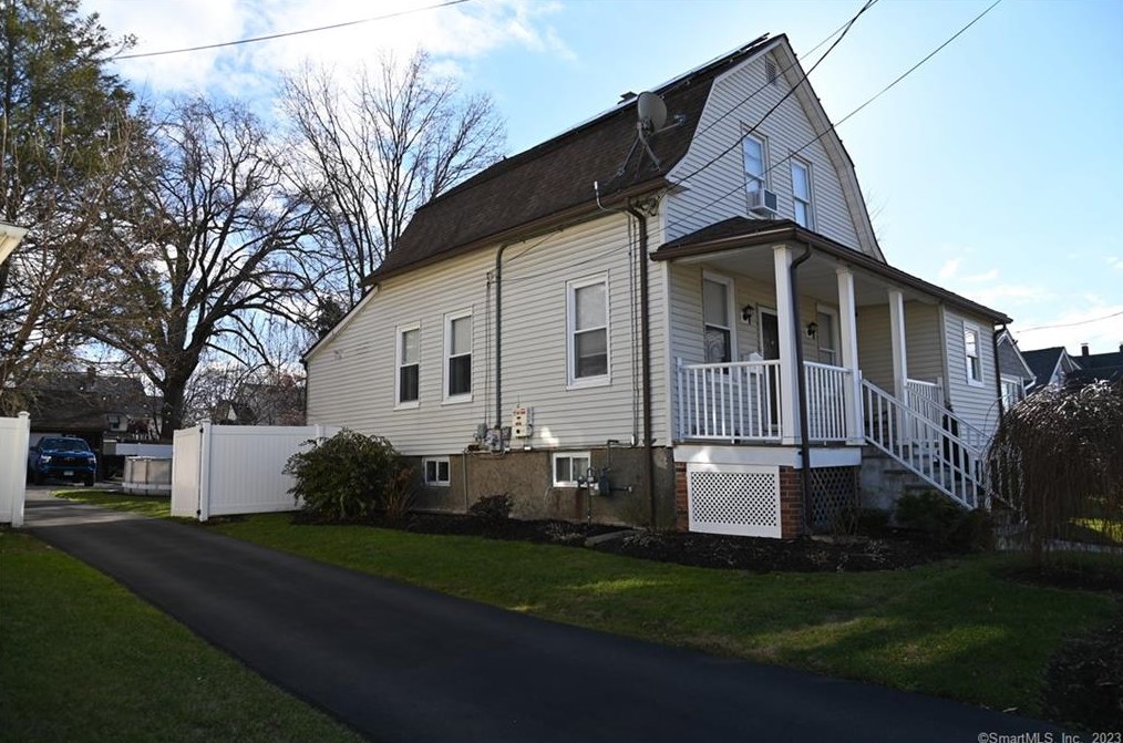 468 Soundview Ave, Stratford, CT 06615