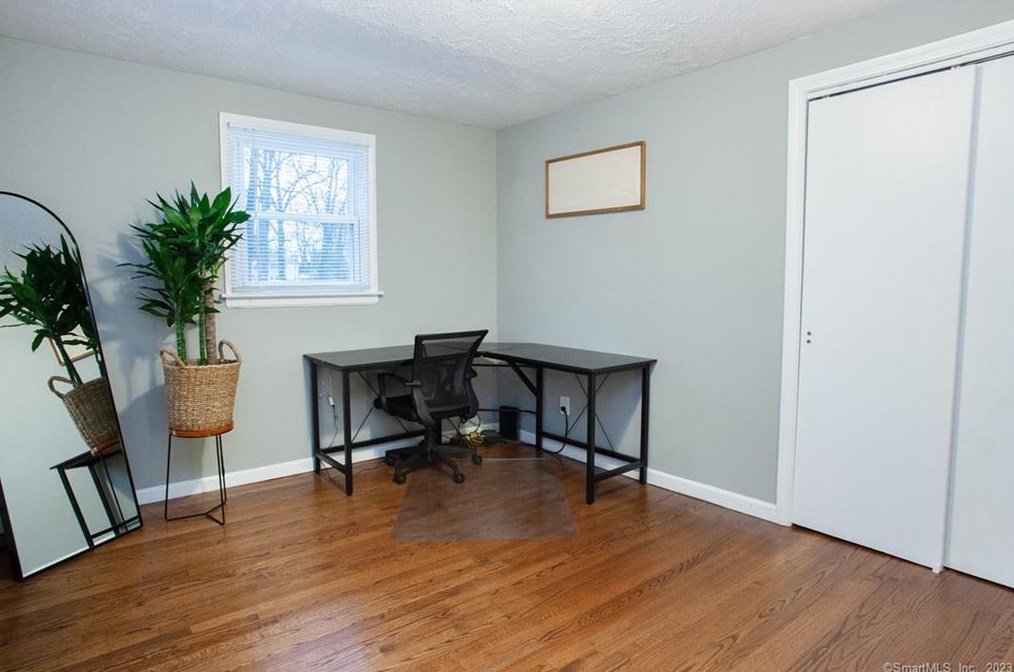 21 Williams Cir, Suffield CT  06078-1938 exterior