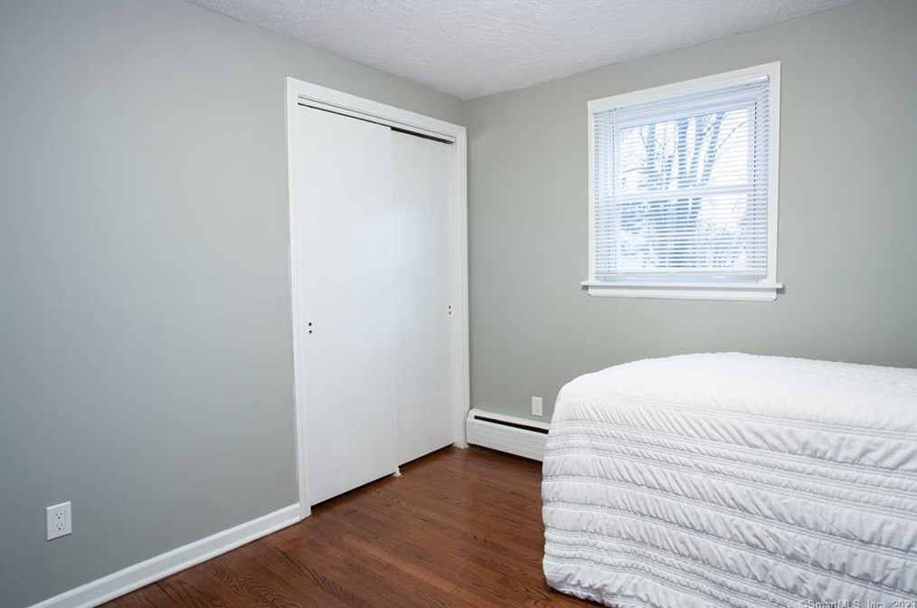 21 Williams Cir, Suffield CT  06078-1938 exterior