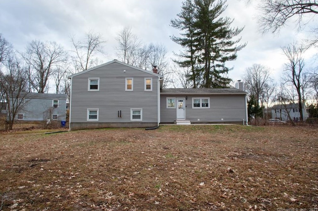 21 Williams Cir, Suffield CT  06078-1938 exterior