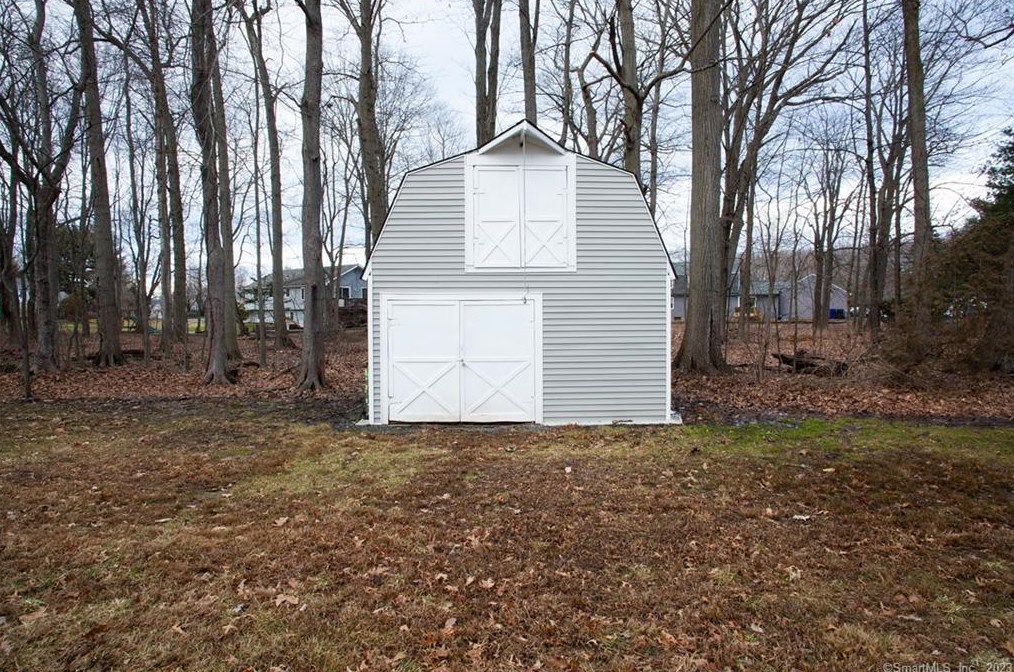 21 Williams Cir, Suffield CT  06078-1938 exterior