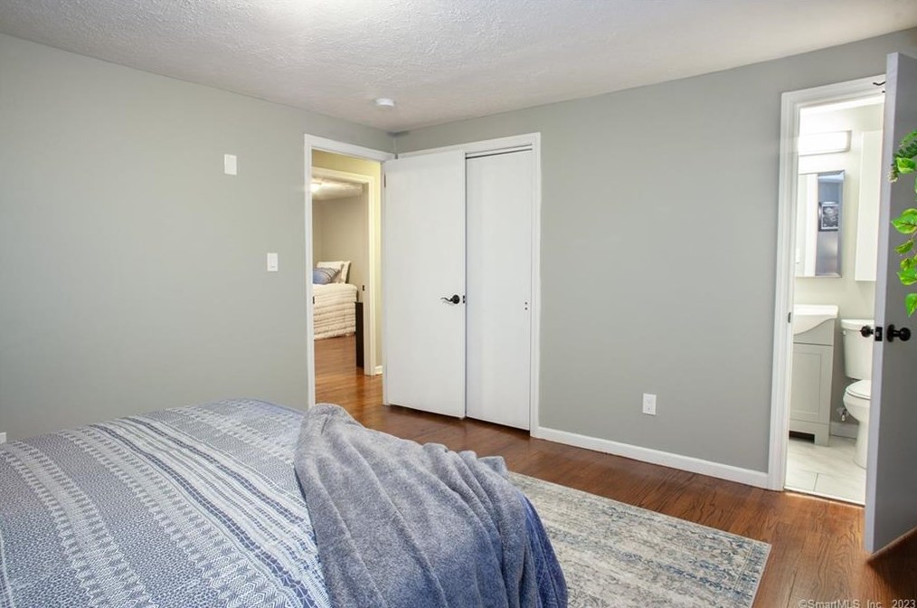 21 Williams Cir, Suffield CT  06078-1938 exterior