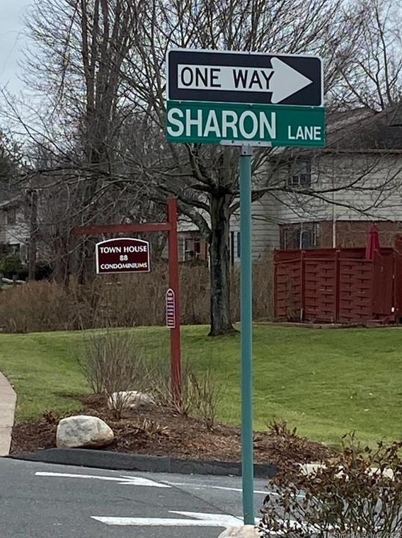 74 Sharon Ln, Hartford, CT 06109-3410