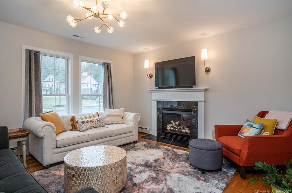 15 Village Square #15, Collinsville, CT 06019
