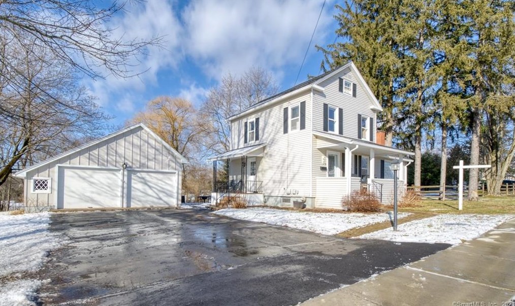 92 West St, Windsor Locks, CT 06096