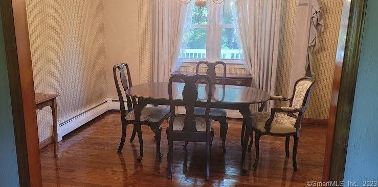 20 Hyvue Dr, Newtown CT  06470-1720 exterior